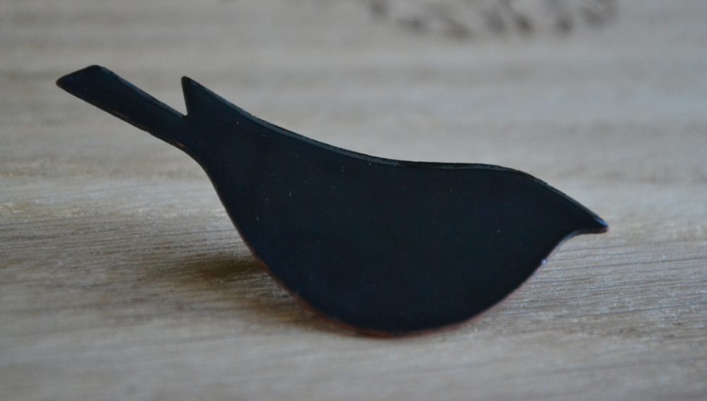 Shelanu migrating birds range brooch in black.